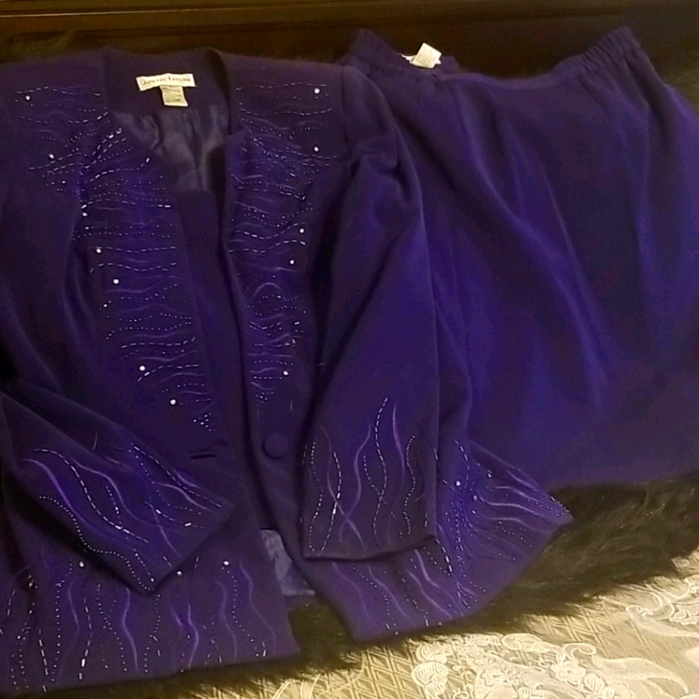 Women's 2 piece skirt suit